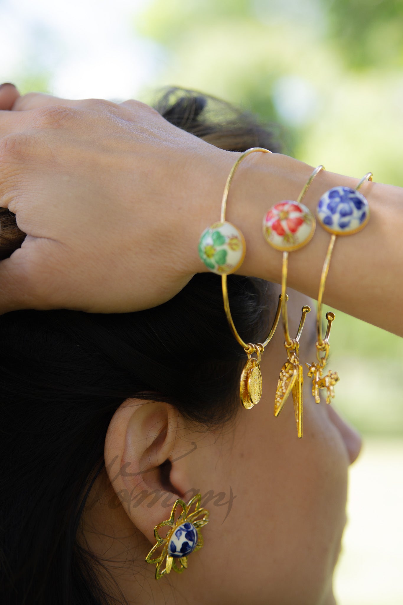 Bracelet with a ceramic charm